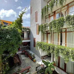 Casa De Poco And Gallery Gasthuis