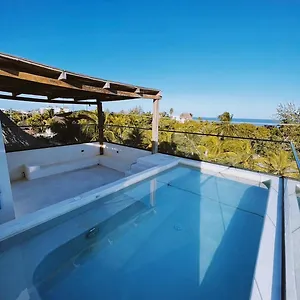 https://casa-hood.quintano-roohotels.com